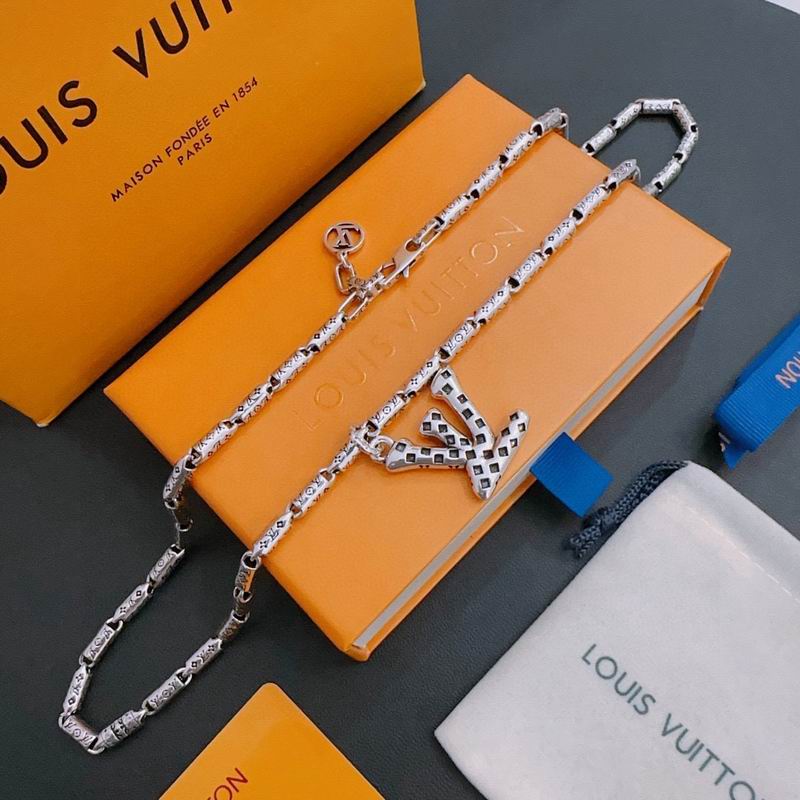 LV Necklace 11yxx92